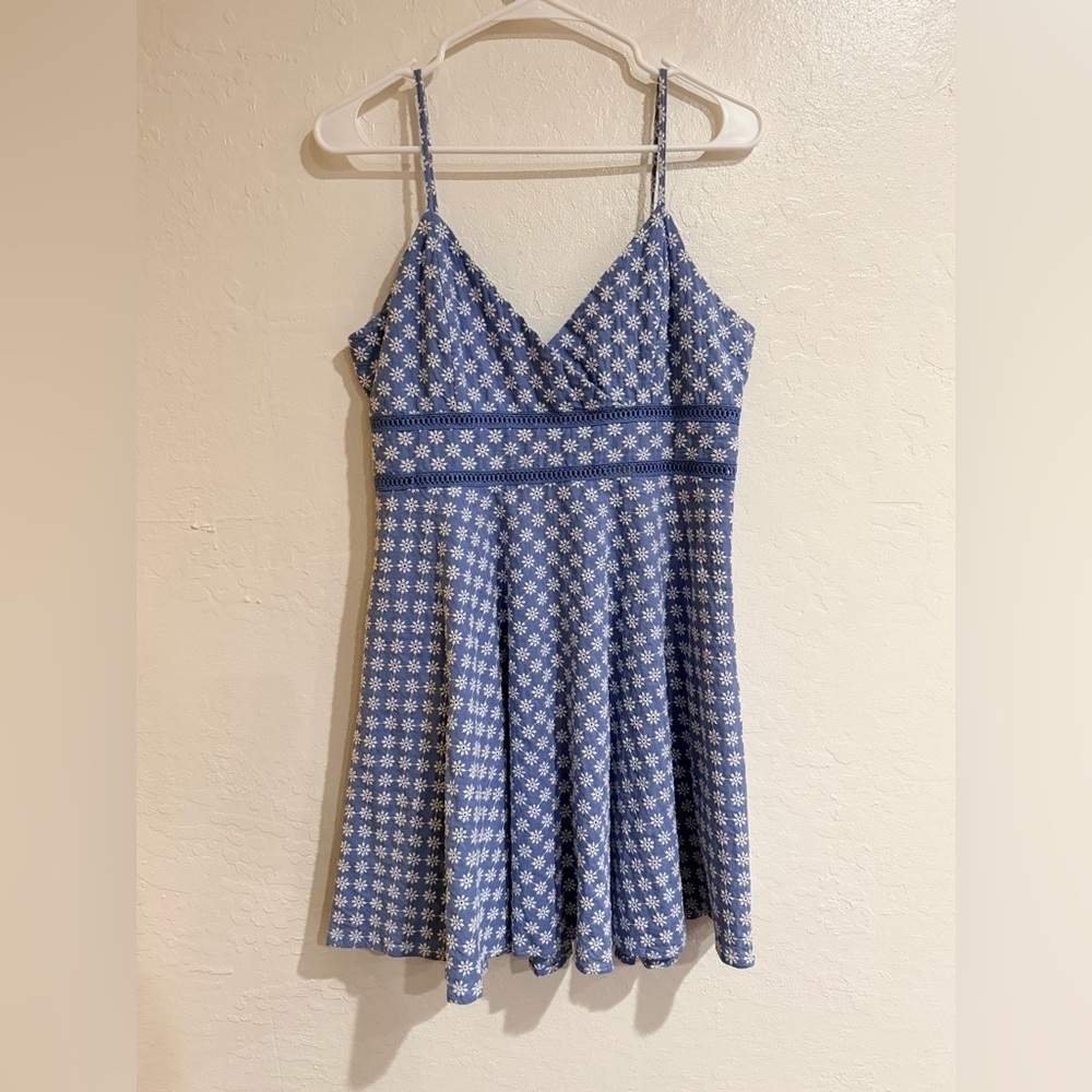 Francesca’s Jun & Ivy  Blue White Embroided Flower Mini Dress L New With Tags